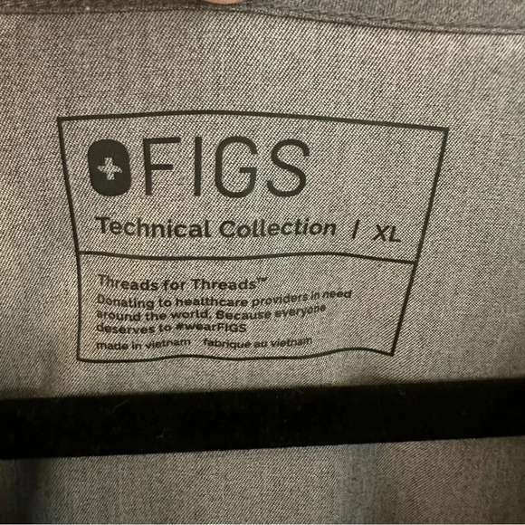 FIGS Women’s Graphite Short Sleeve V-Neck Casma Three Pocket Scrub Top Sz XL GUC - Picture 3 of 7